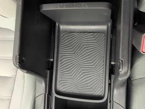 Used 2018 Honda CR-V LX image 37