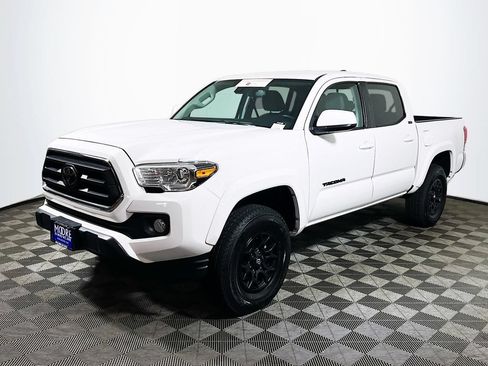 Certified 2020 Toyota Tacoma SR5 AWD/4WD image 3