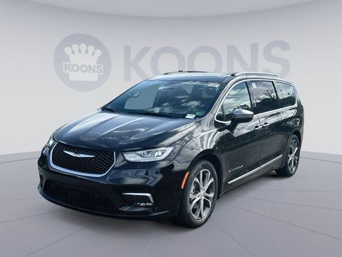 New 2026 Chrysler Pacifica Pinnacle w/ Trailer Tow Group image 1