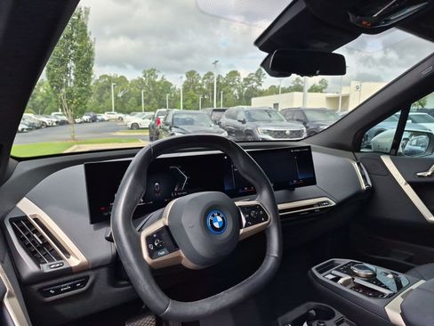 Used 2022 BMW iX xDrive50 AWD/4WD image 29