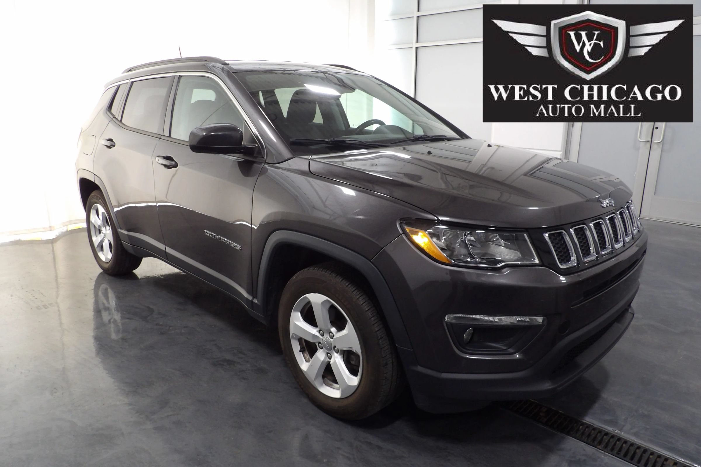 Used 2018 Jeep Compass Latitude w/ Cold Weather Group FWD image 1