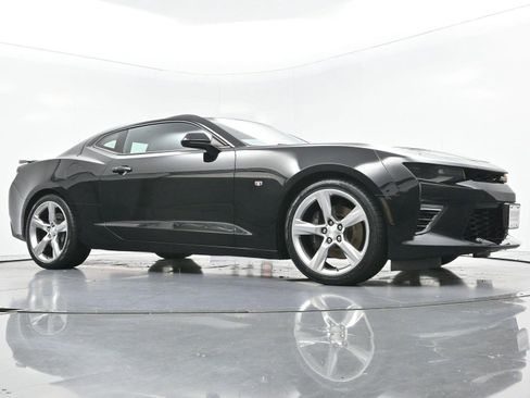 Used 2018 Chevrolet Camaro SS RWD image 47