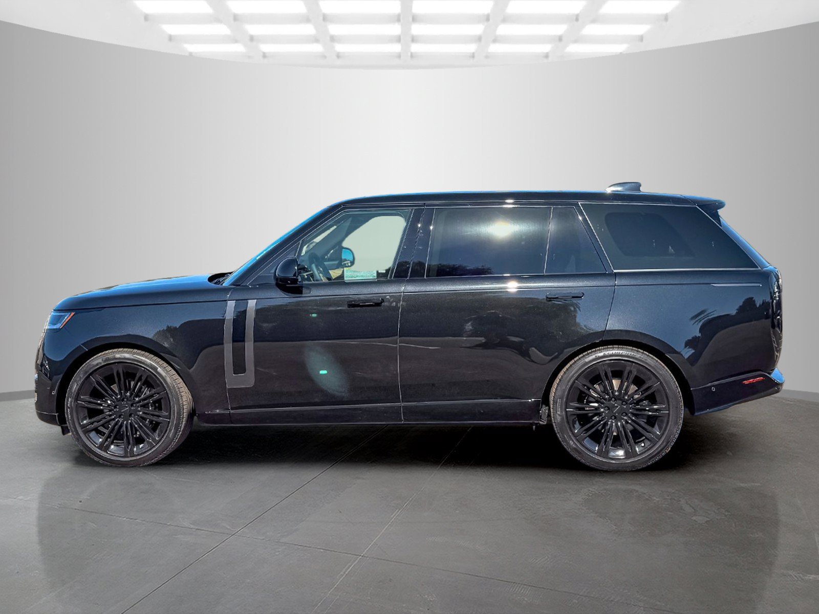 New 2026 Land Rover Range Rover Long Wheelbase SE AWD/4WD image 2