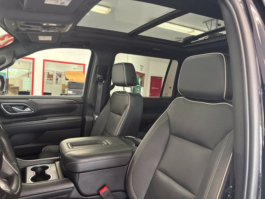 Used 2023 Chevrolet Suburban Premier w/ Premium Package 2 AWD/4WD image 19