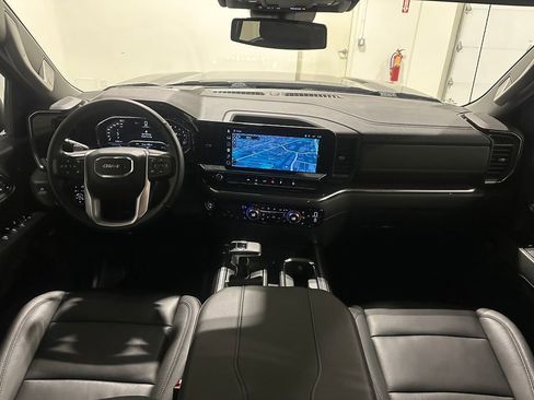 Used 2025 GMC Sierra 1500 SLT AWD/4WD image 39