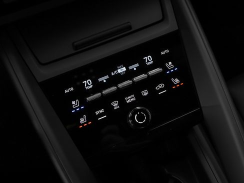 New 2025 Porsche Macan 4 Electric image 40