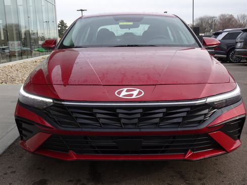 New 2025 Hyundai Elantra SEL image 7