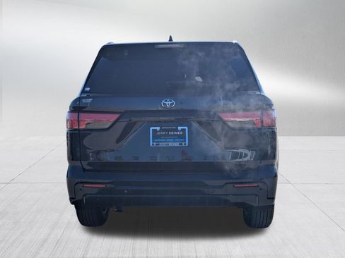 Used 2023 Toyota Sequoia Platinum image 5