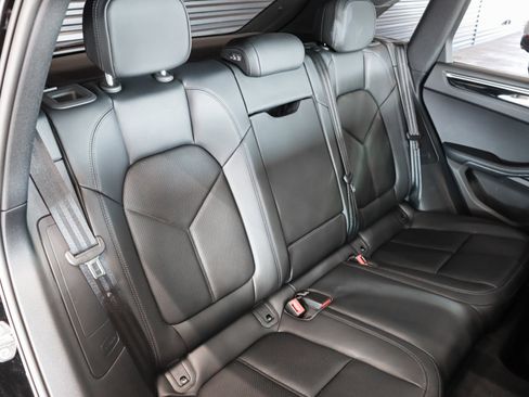 Used 2025 Porsche Macan image 6