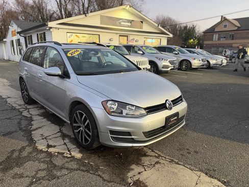 Used 2016 Volkswagen Golf Limited Edition FWD image 3