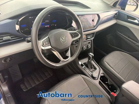 Certified 2022 Volkswagen Taos SE FWD image 8