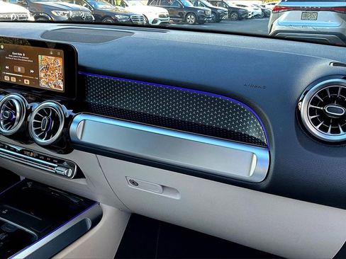 Used 2025 Mercedes-Benz GLB 250 4MATIC image 16