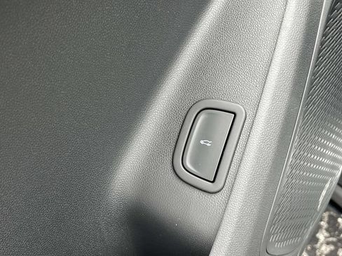 New 2026 Chevrolet Traverse LT w/ Driver Confidence Package FWD image 25