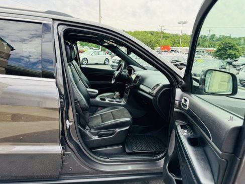 Used 2020 Jeep Grand Cherokee Laredo w/ Laredo X Package image 18