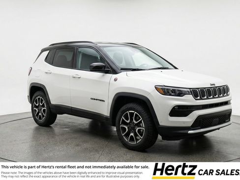 Used 2025 Jeep Compass Trailhawk image 1
