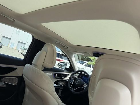 Used 2025 Mercedes-Benz E 350 4MATIC Sedan image 10