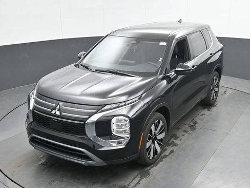 Used 2025 Mitsubishi Outlander AWD image 35