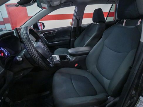 Used 2022 Toyota RAV4 LE image 10