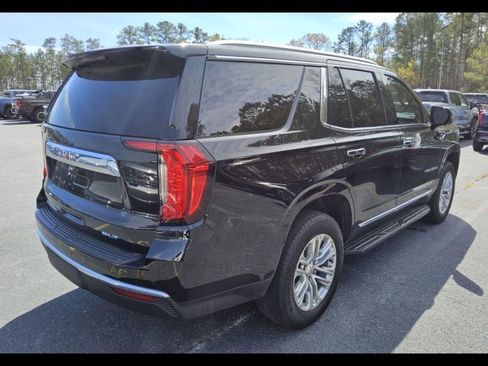 Used 2024 GMC Yukon SLT w/ SLT Luxury Package image 4