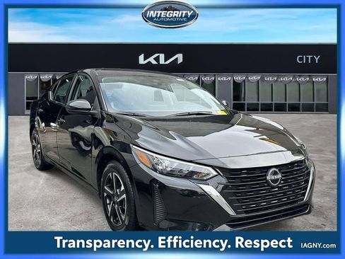 Used 2025 Nissan Sentra SV image 1