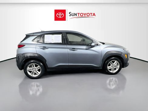 Used 2021 Hyundai Kona SE FWD image 2