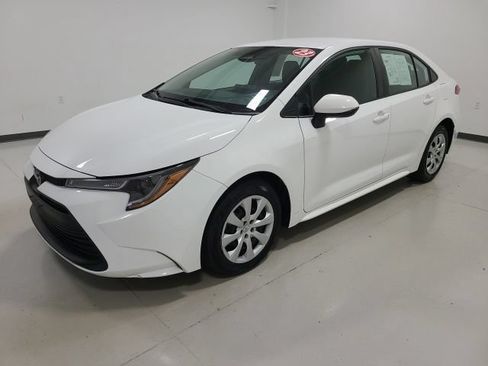 Used 2023 Toyota Corolla LE FWD image 3