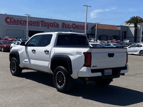 Certified 2025 Toyota Tacoma TRD Off-Road image 4
