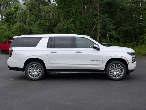 New 2025 Chevrolet Suburban Premier image 10