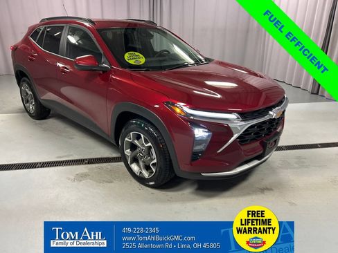 Used 2025 Chevrolet Trax LT w/ LT Convenience Package FWD image 1