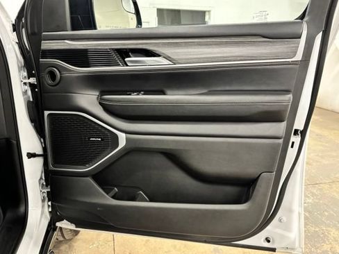 Used 2023 Jeep Wagoneer Series III w/ Preferred Equipment Group RWD image 22