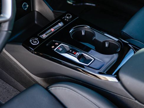 Certified 2025 Audi Q6 e-tron Premium Plus w/ Premium Plus image 21