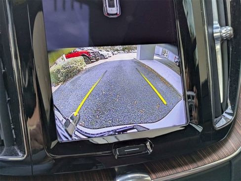 Used 2023 Volvo XC60 B5 Plus image 23