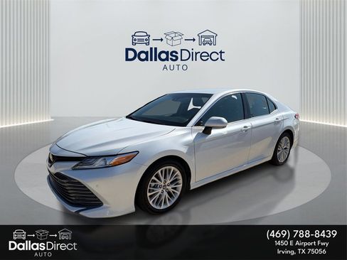 Used 2018 Toyota Camry XLE image 2