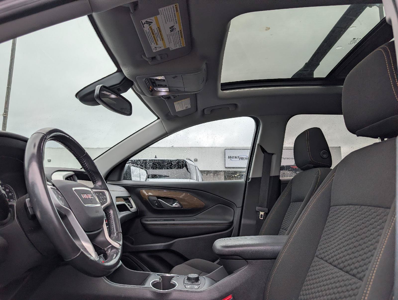 Used 2020 GMC Terrain SLE w/ Driver Convenience Package AWD/4WD image 9