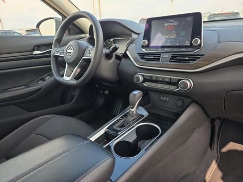 Used 2024 Nissan Altima 2.5 SV image 16