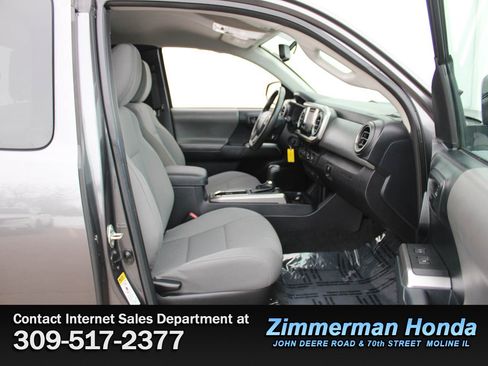 Used 2017 Toyota Tacoma SR5 w/ Tow Package image 18
