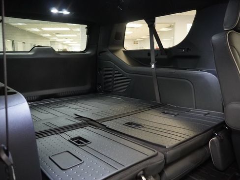New 2026 Chevrolet Suburban Premier w/ Sun And Tow Package AWD/4WD image 38