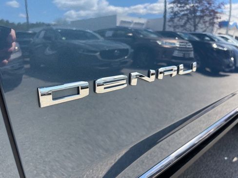 Used 2025 GMC Yukon Denali Ultimate AWD/4WD image 36
