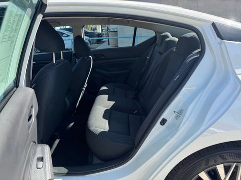 Used 2025 Nissan Altima 2.5 SV FWD image 27