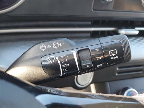 Used 2024 Kia Carnival LX image 23