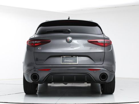 Used 2022 Alfa Romeo Stelvio Veloce AWD/4WD image 4