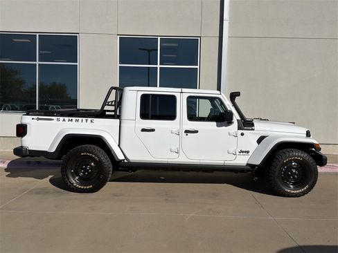 New 2025 Jeep Gladiator Sport image 4