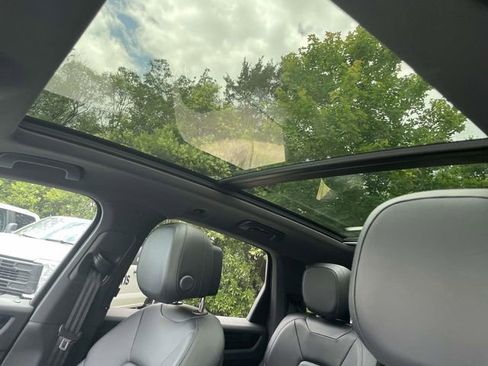 Used 2023 Porsche Cayenne AWD/4WD image 11