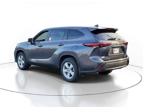 Certified 2024 Toyota Highlander LE AWD/4WD image 6