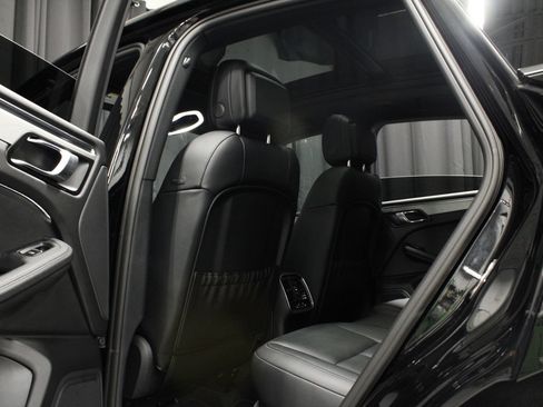 Certified 2026 Porsche Macan AWD/4WD image 19