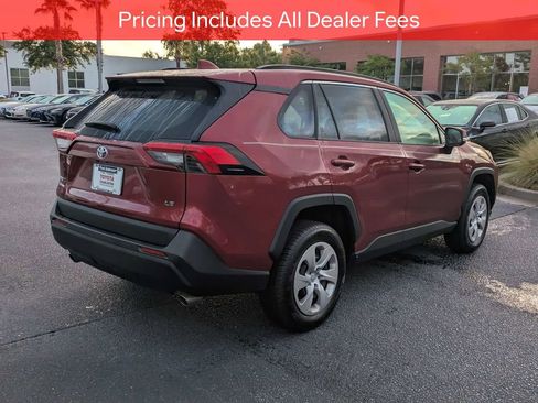 Used 2019 Toyota RAV4 LE FWD image 5