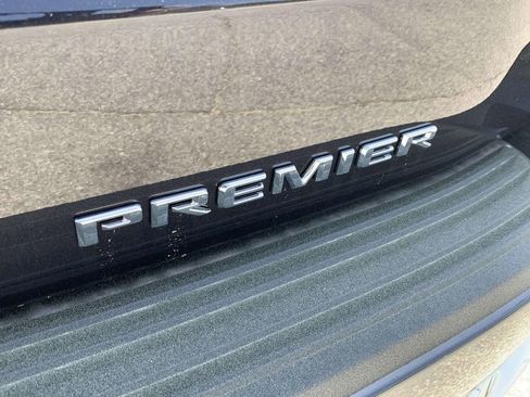 New 2025 Chevrolet Suburban Premier image 5