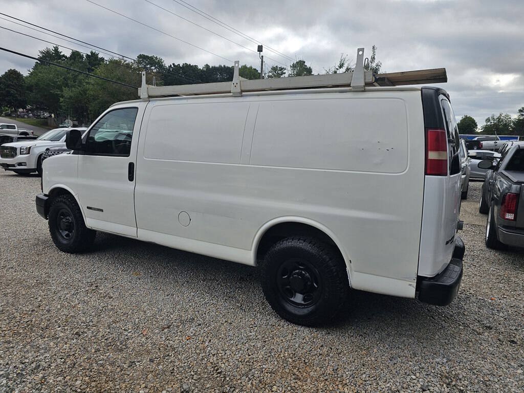 Used 2005 GMC Savana 2500 RWD image 2