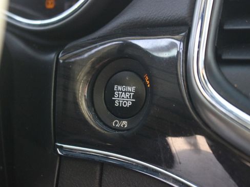 Used 2018 Jeep Grand Cherokee Overland RWD image 26