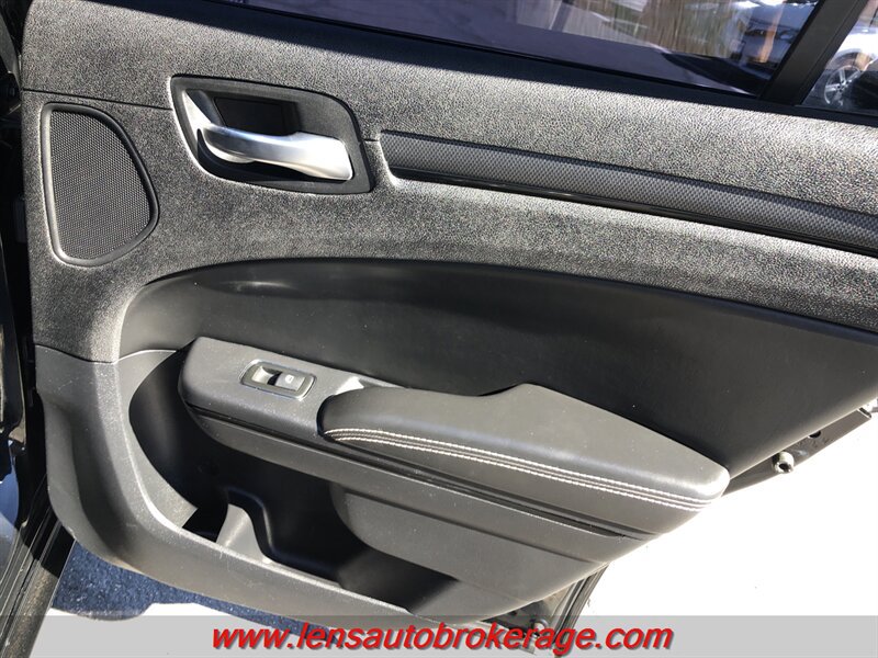 Used 2014 Chrysler 300 S RWD image 19